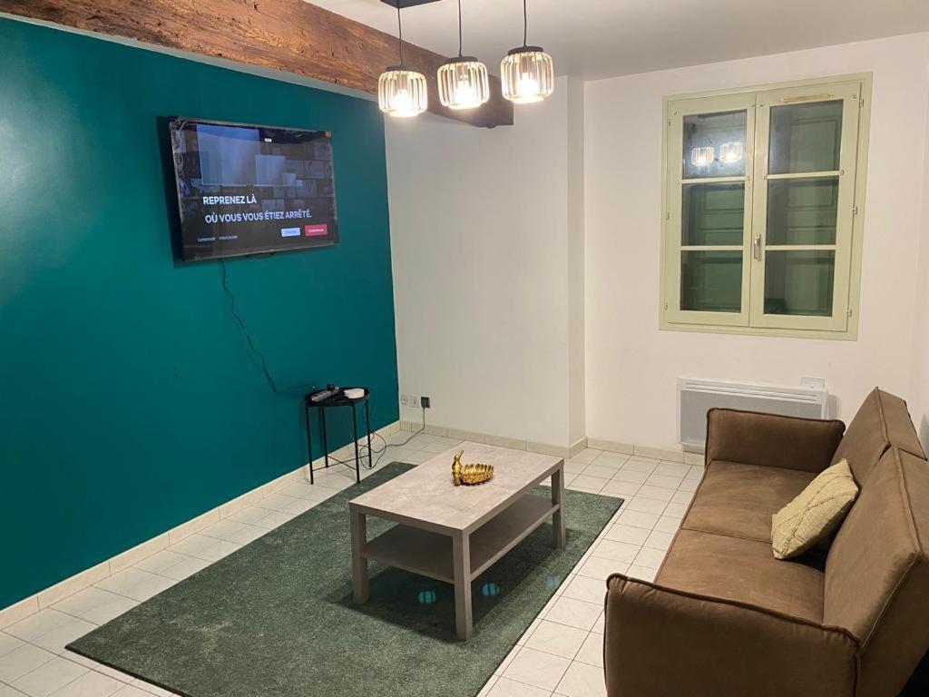 Chez Papa Hotel Тонер Екстериор снимка